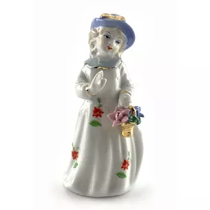 Девушка с цветами фарфоровая (12,5х6х5,5 см)