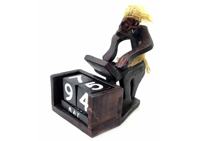Фото 1 - Perpetual calendar Papuan programmer wooden (18x17x11 cm)