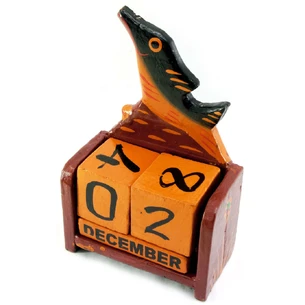 Perpetual calendar Fish wood brown (15x10x5 cm)