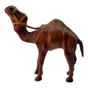 Camel leather (17.5x16.5x4.5 cm)