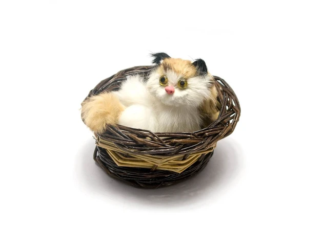 Фото 1 - A cat in a basket (meows) (12x10x9 cm)