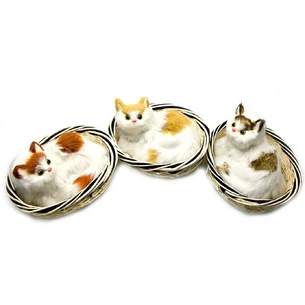 Кошка в корзине в автомобиль (22х17х10,5 см)