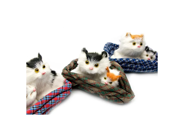 Фото 1 - Kittens on a rug (meow) in a car (16x14x10.5 cm)