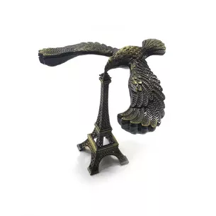 Eagle balancing on the Eiffel Tower (11x13x8 cm)