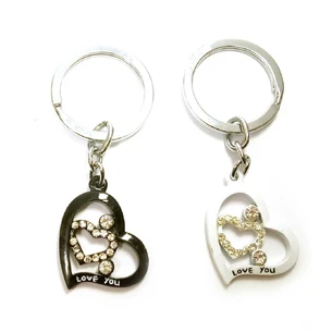 Keychains for lovers (Q) Hearts black and white