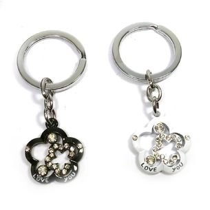 Keychains for lovers (Q) Flowers white and black