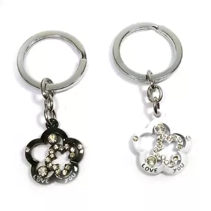 Keychains for lovers (Q) Flowers white and black
