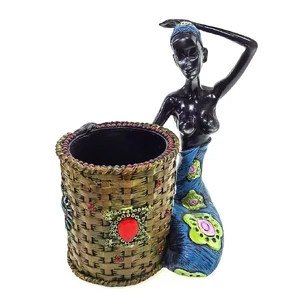 Африканка з кошиком, підставка під ручки (16х12, 5х9см)