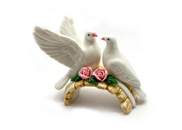 Фото 1 - Pair of porcelain pigeons (10x12x6 cm)