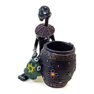 African woman with basket, stand for handles (16x12.5x9cm) D