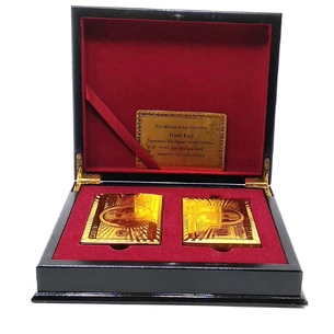 Gold-plated plastic playing cards in a box (2 logs) (20x17x4.5 cm)