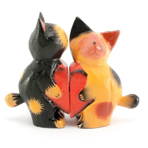 Кошка пара с сердцем дерево (15х11х4,5 см)