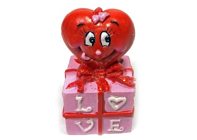Фото 1 - Statuette Heart on a cake (5x4x4 cm) A