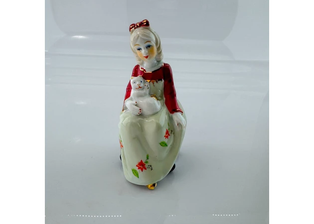 Фото 1 - REDUCTION Porcelain Girl figurine (12.5x8.5x6.5 cm)