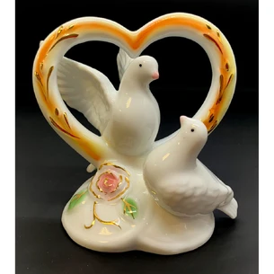 Porcelain figurine Doves with a heart (11x11x7 cm)