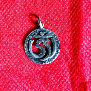 Pendant-4 Ohm-stylized silver 30mm, Ayurveda Here!